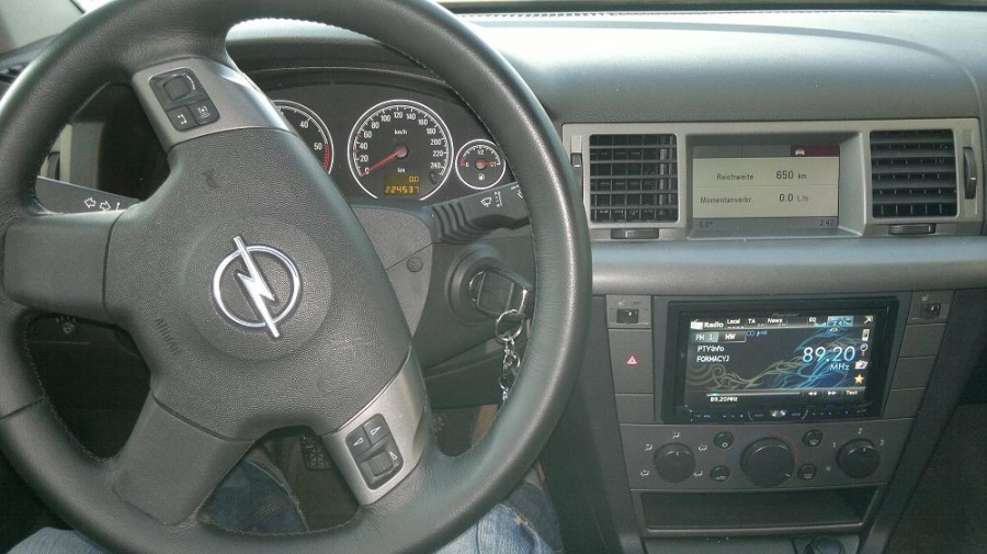 Opel Vectra pioneer.jpg